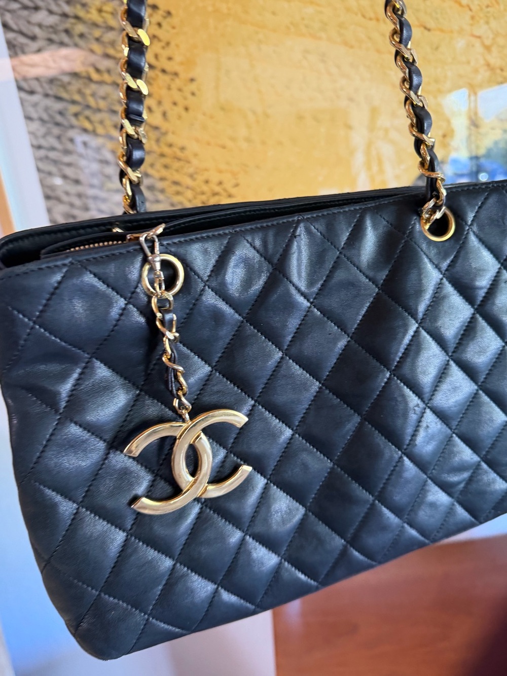 VINTAGE 100% AUTHENTIC CHANEL LAMBSKIN BLACK LEATHER BACK GOLD DETAIL VINTAGE!!!